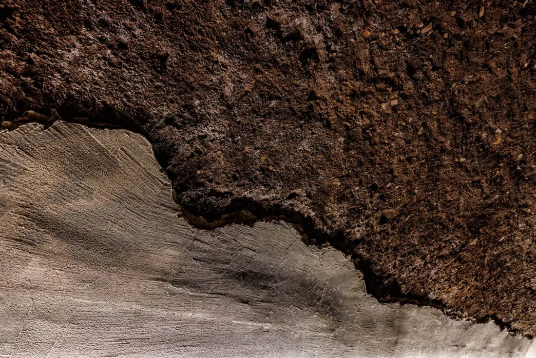 La volta della grotta, scavata nel Monte dei Cocci